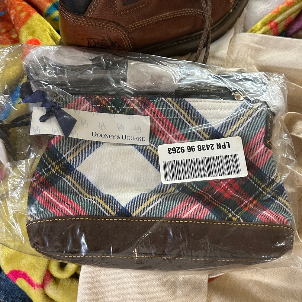 🆕 Dooney & Bourke small Erica Hobo Shoulder Bag (White) Plaid - Picture 2 of 3